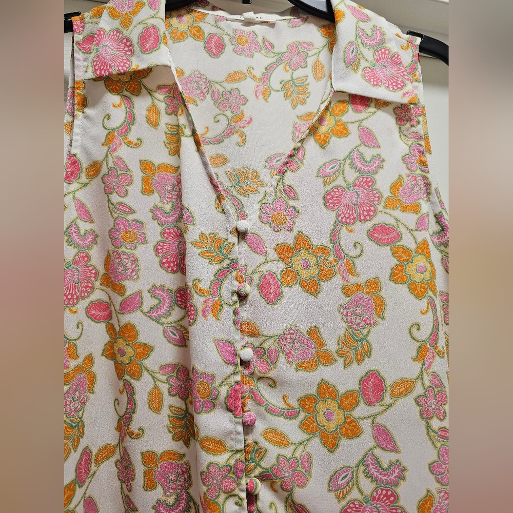 Sleeveless Floral Top. Size M.